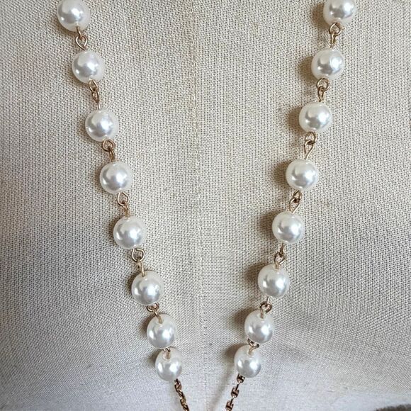 Betsey Johnson Real Cowrie Shell Flower & Articulated Fish Necklace - Picture 3 of 8